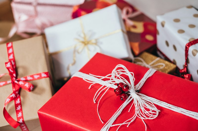 Soft toys wrapped in recyclable kraft paper gift packaging